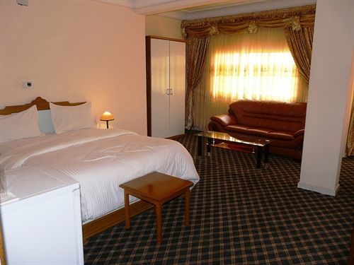 Azam Hotel Bamenda 外观 照片